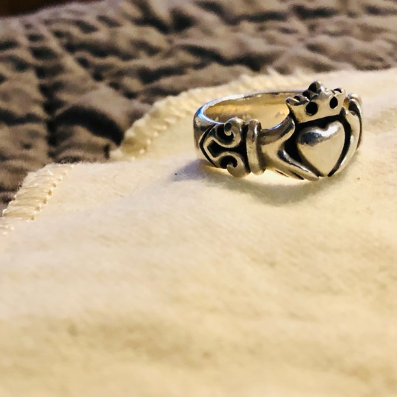 James Avery Adorned Claddagh Ring. Nwot too small for me. Excellent condition! - Picture 11 of 15